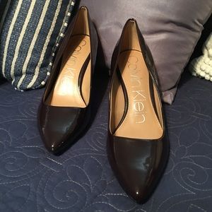 NWOT Calvin Klein Brown Patent Pumps - no box never worn SZ 8